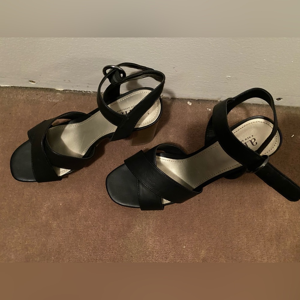 CRISSCROSS HEELS